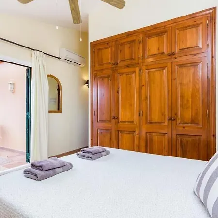 Cala Galdana Sleeps 6 Pool Air Con Wifi Villa Cala Galdana (Menorca)