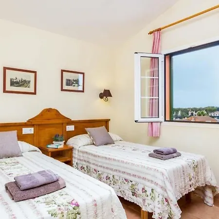 Cala Galdana Sleeps 6 Pool Air Con Wifi Villa